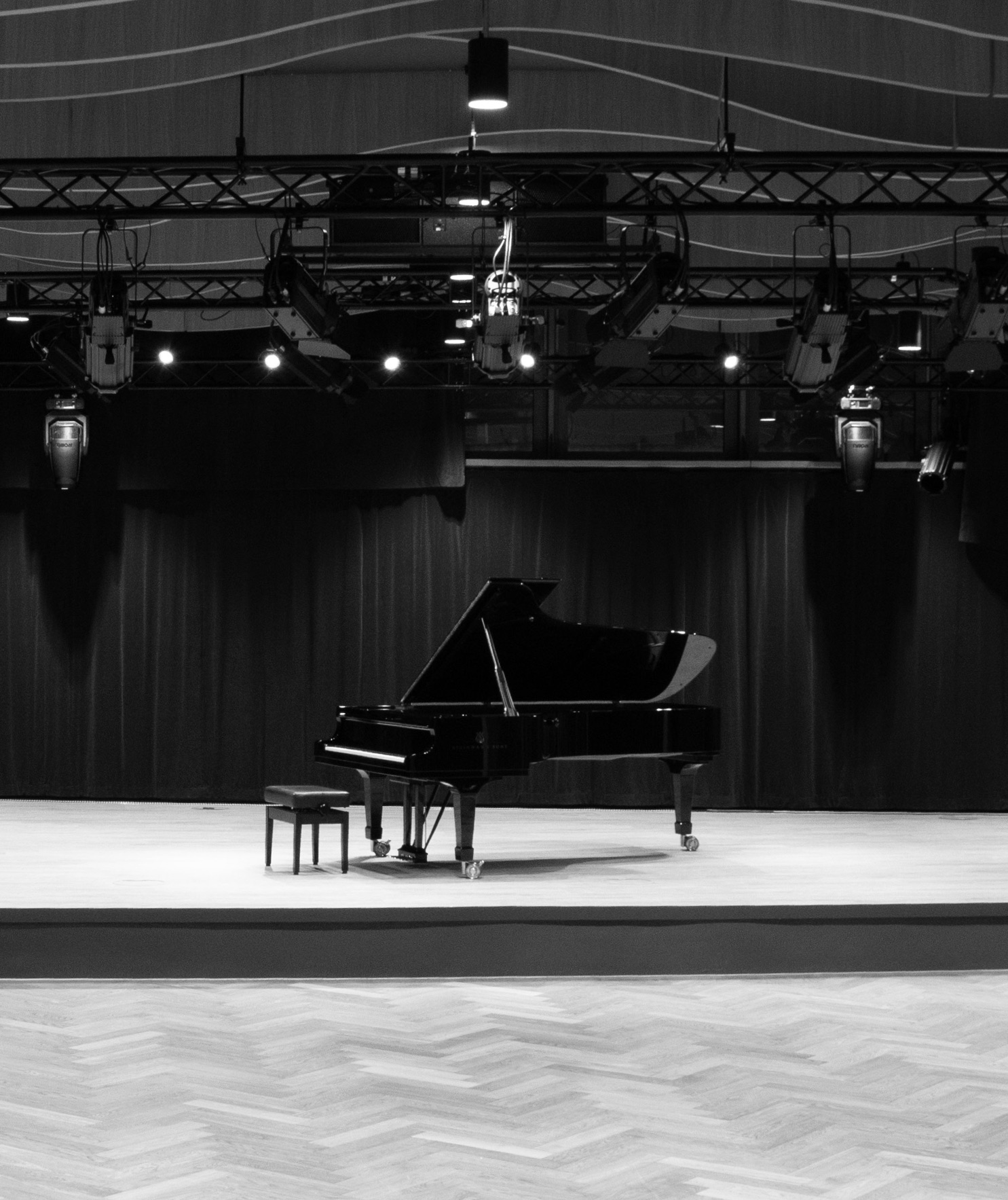 JazzHall – Flügel auf der Bühne